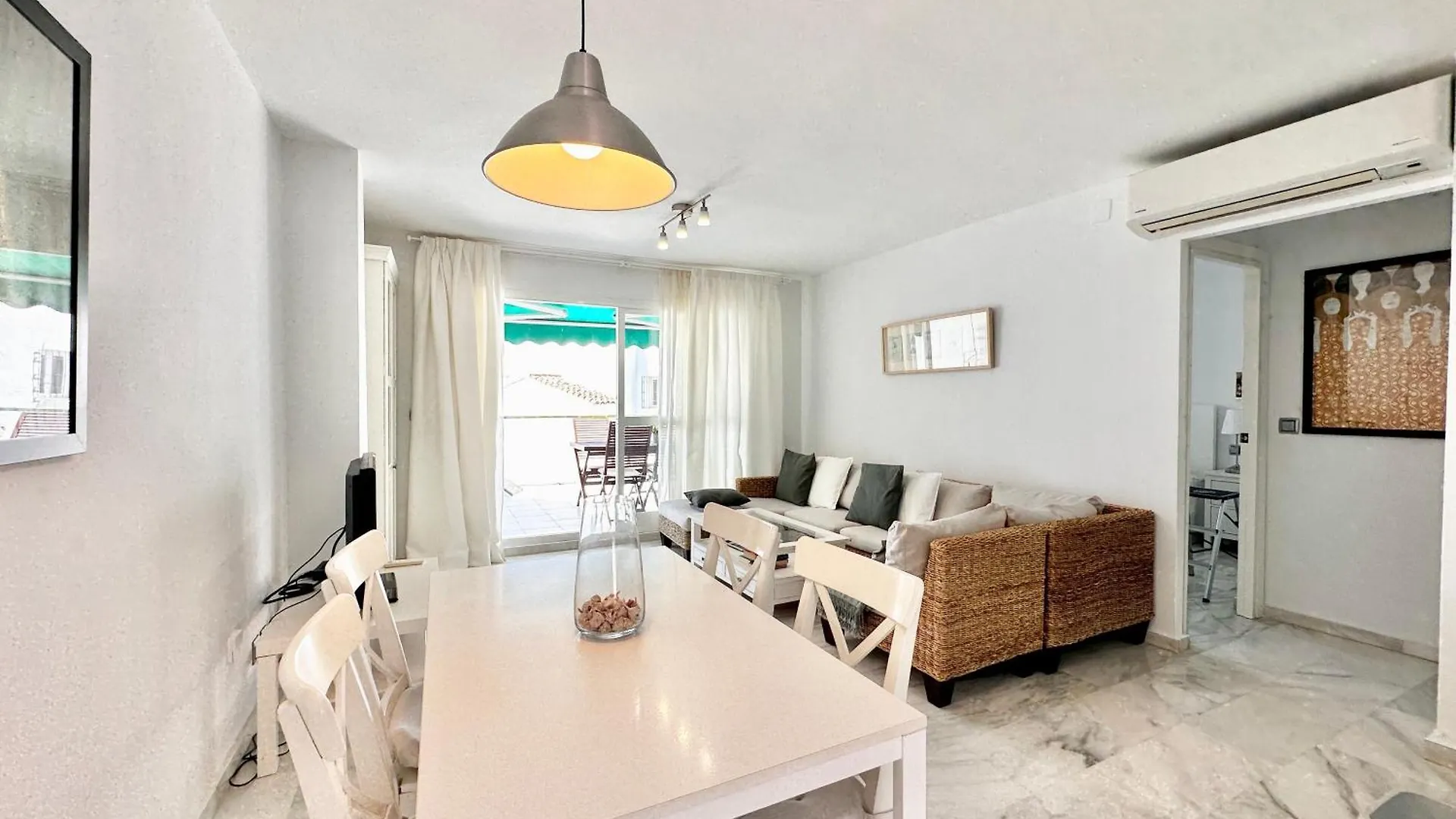 Lunamar Beachfront With Swimming Pool, Football, Tennis, Paddle And Basketball Courts - Eaw Homes 马尔韦利亚 0*,  西班牙
